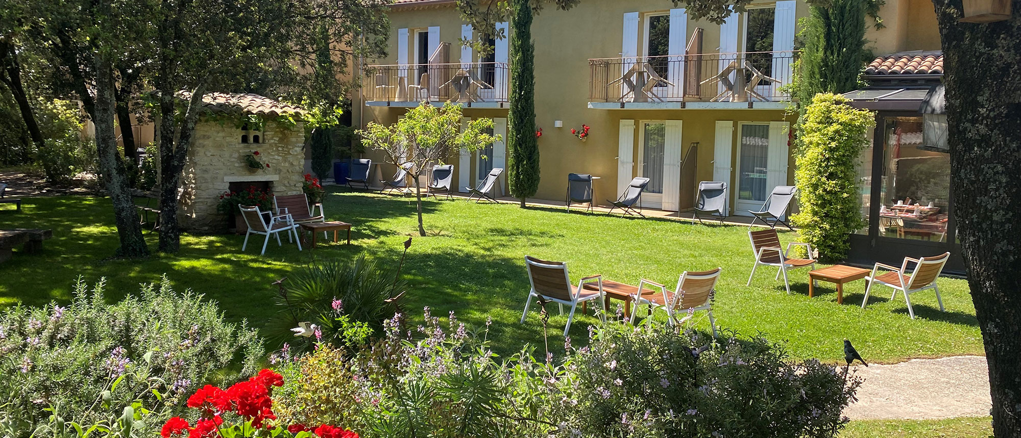 Hotel with pool<br />
 in Drôme Provençale